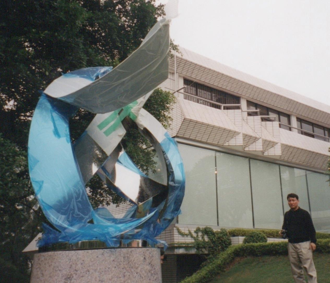 MNS-04-Just Installed Perpetual Flight VI Shenzhen Art Museum