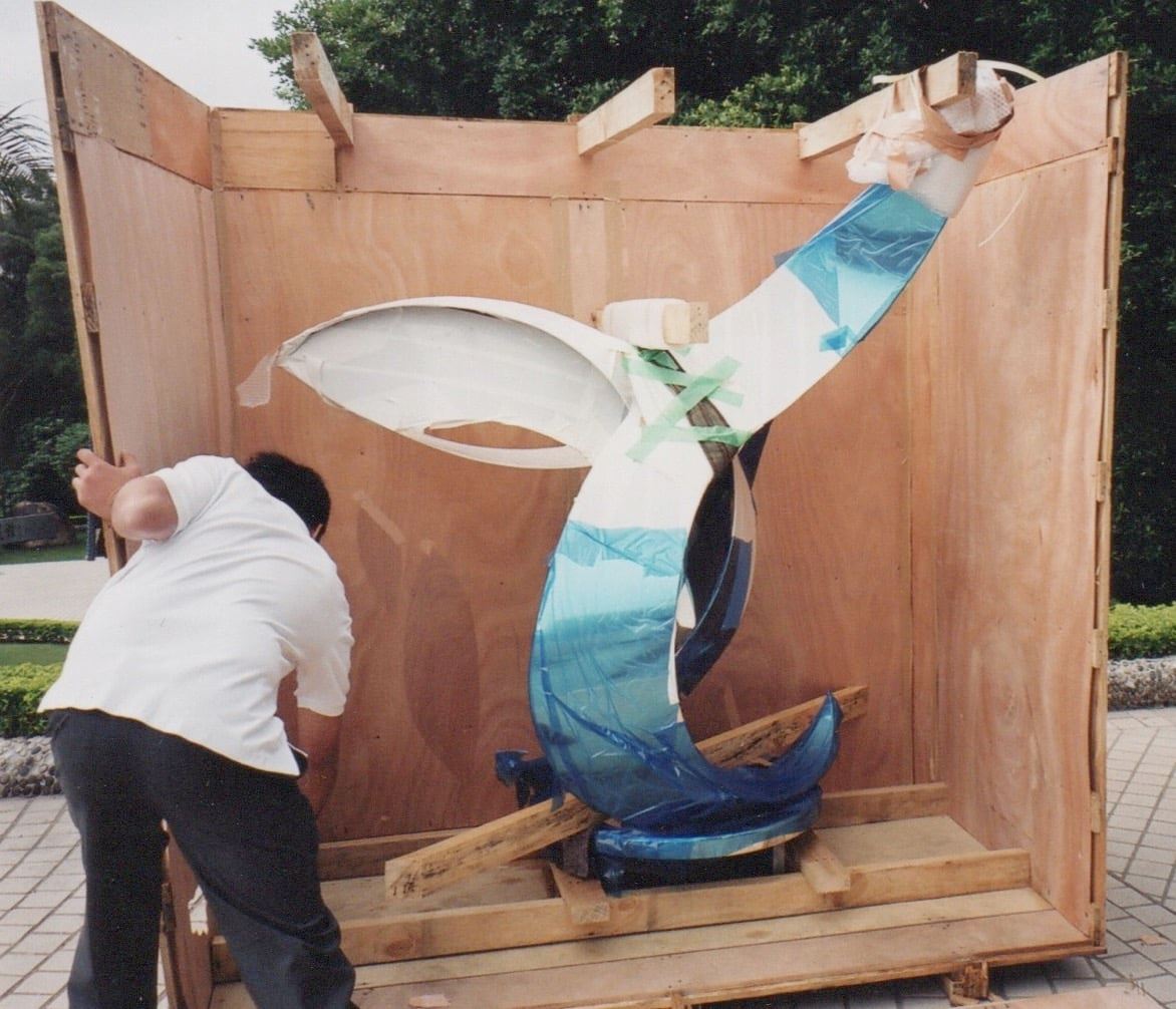 MNS-04-Open Crate of Sculpture Perpetual Flight VI Rising to the Firmament at Shenzhen Art Museum